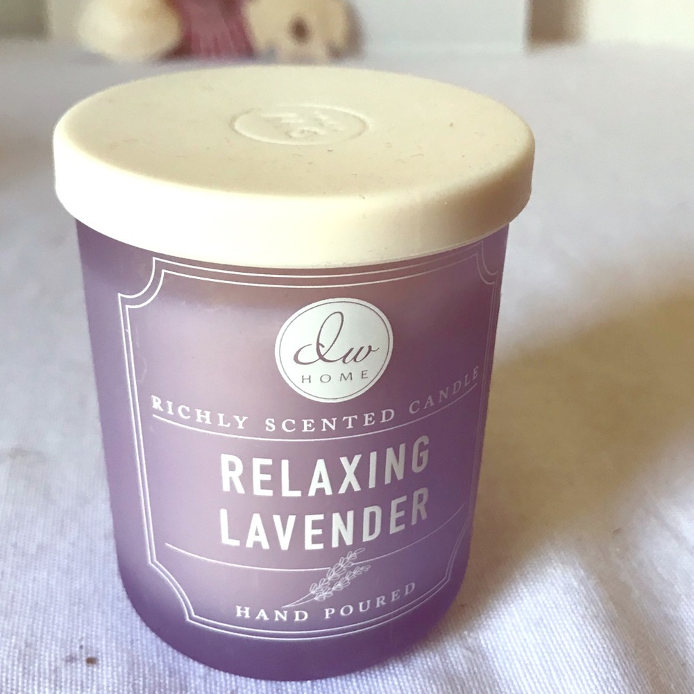 DW Home Relaxing Lavender candle